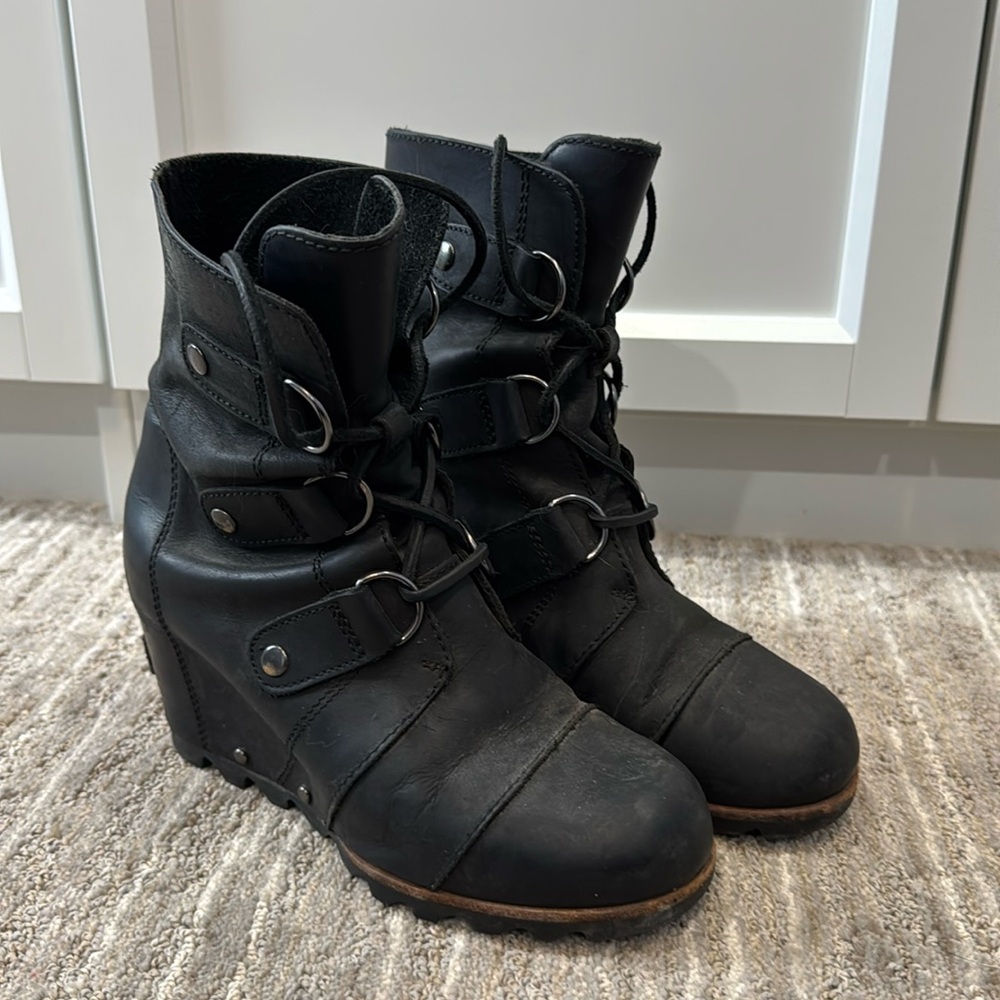 Rare Joan of Artic Wedge Boots
